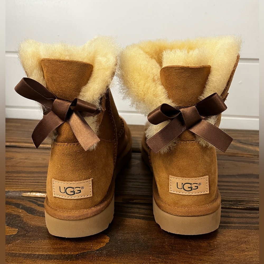 Women’s size 8 chestnut short UGG boot